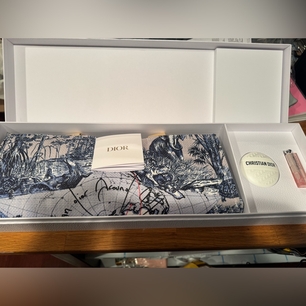 Dior AROUND THE WORLD TOTE Gift Set-Limited Edition - Picture 1 of 6